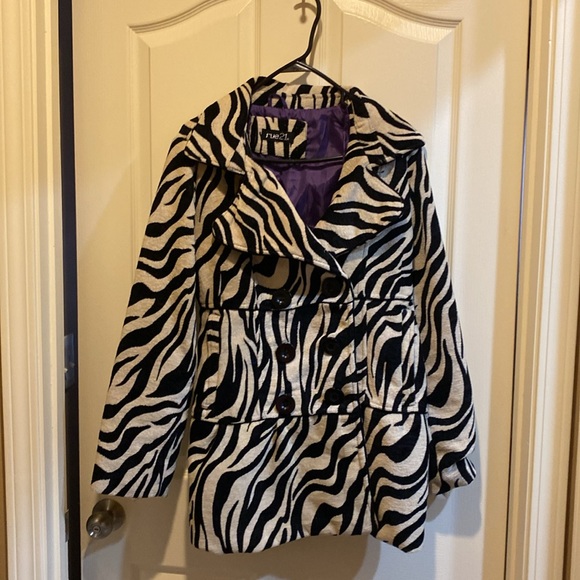 Coat - Picture 2 of 3